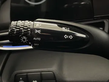 2023 Hyundai Elantra - image 17