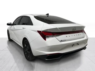 2023 Hyundai Elantra - image 12