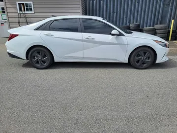 2023 Hyundai Elantra - image 6