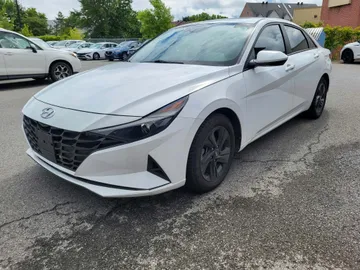 2023 Hyundai Elantra - image 3