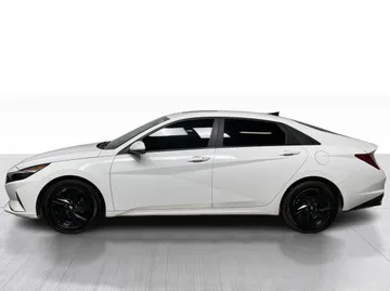 2023 Hyundai Elantra - image 11