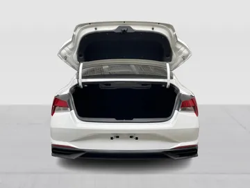 2023 Hyundai Elantra - image 14