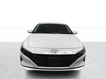 2023 Hyundai Elantra - image 9