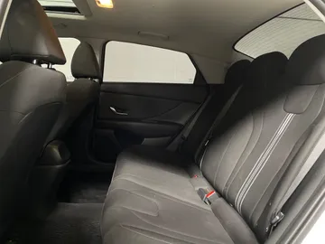 2023 Hyundai Elantra - image 16