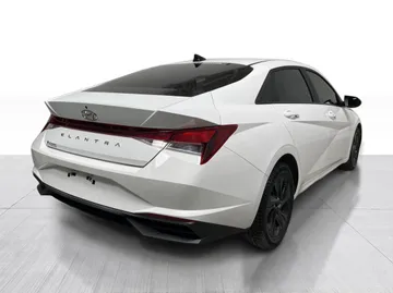 2023 Hyundai Elantra - image 15