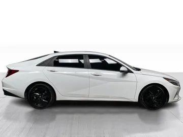 2023 Hyundai Elantra - image 2