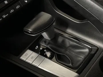 2023 Hyundai Elantra - image 27