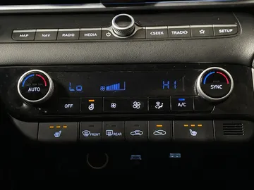 2023 Hyundai Elantra - image 25