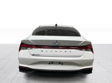2023 Hyundai Elantra - image 13