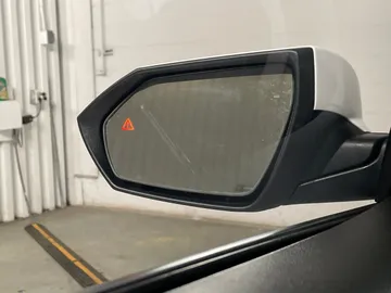 2023 Hyundai Elantra - image 20