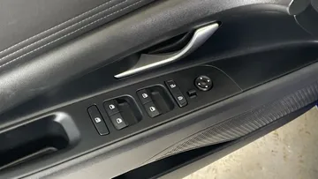 2023 Hyundai Elantra - image 22