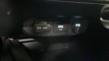 2023 Hyundai Elantra - image 23