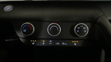 2023 Hyundai Elantra - image 20