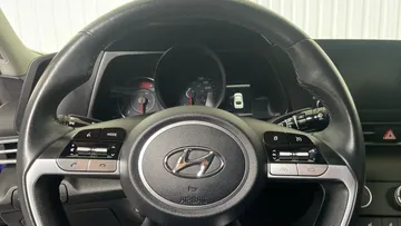 2023 Hyundai Elantra - image 15