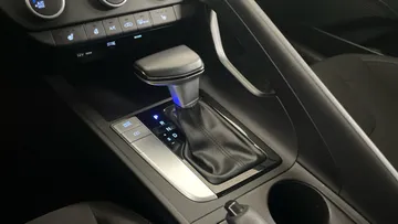 2023 Hyundai Elantra - image 26