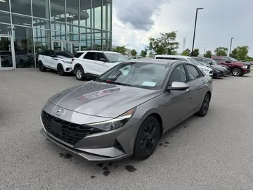2023 Hyundai Elantra - image 3