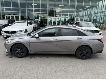 2023 Hyundai Elantra - image 4