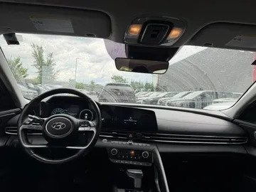 2023 Hyundai Elantra - image 7