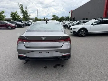 2023 Hyundai Elantra - image 6