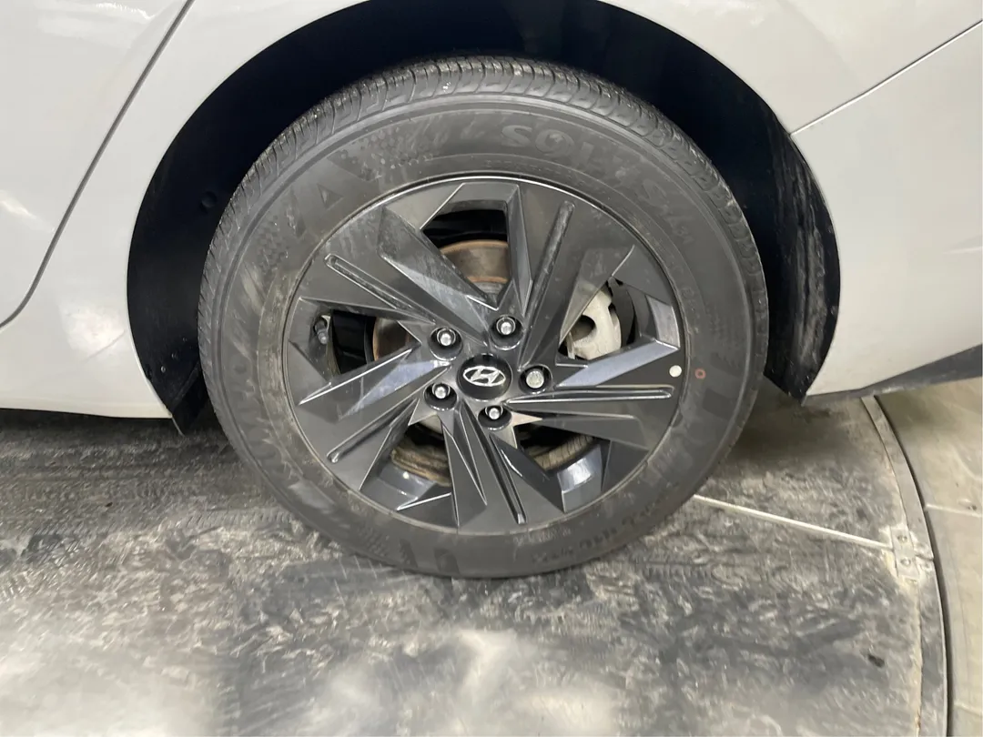 2023 Hyundai Elantra — photo 5