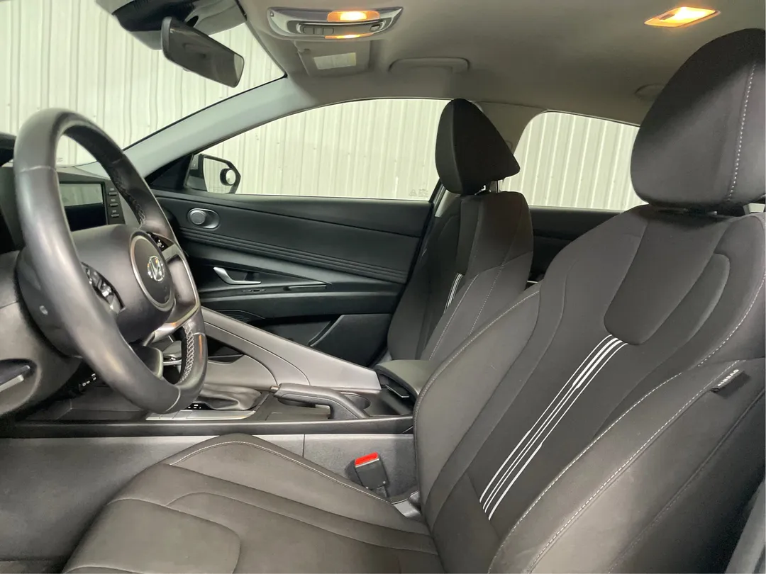 2023 Hyundai Elantra — photo 3