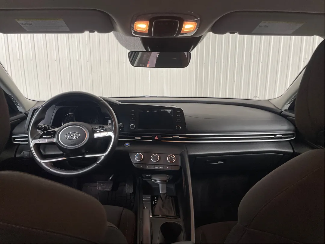 2023 Hyundai Elantra — photo 4