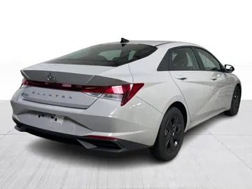 2023 Hyundai Elantra - image 14