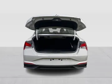 2023 Hyundai Elantra - image 13