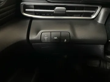 2023 Hyundai Elantra - image 26