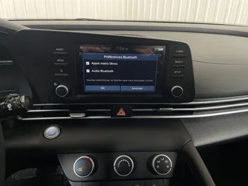 2023 Hyundai Elantra - image 23