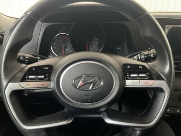 2023 Hyundai Elantra - image 17