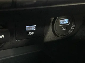 2023 Hyundai Elantra - image 24