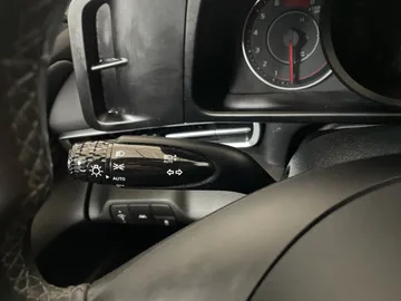 2023 Hyundai Elantra - image 18