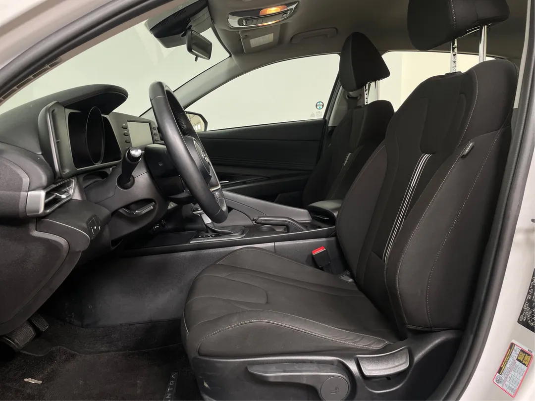 2023 Hyundai Elantra — photo 3