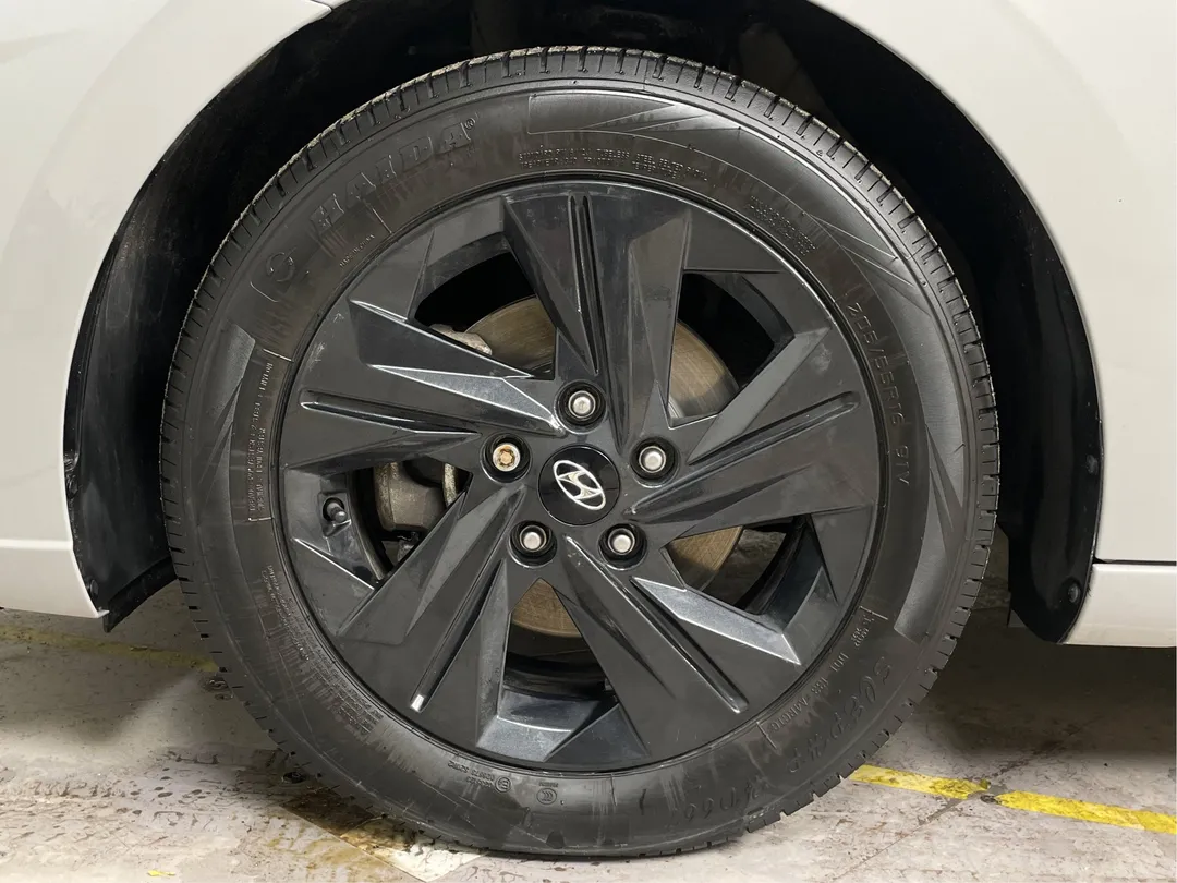 2023 Hyundai Elantra — photo 5