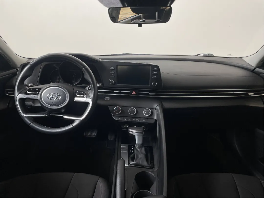 2023 Hyundai Elantra — photo 4