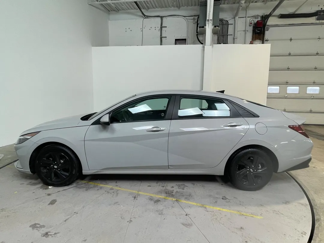 2023 Hyundai Elantra — photo 8