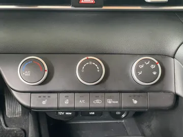 2023 Hyundai Elantra - image 20