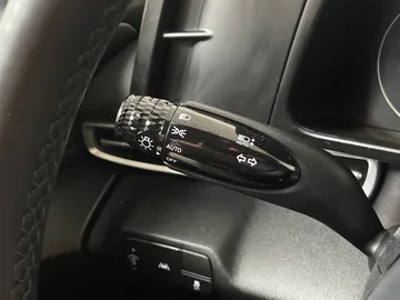 2023 Hyundai Elantra - image 17