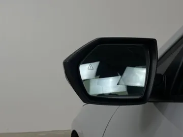 2023 Hyundai Elantra - image 18
