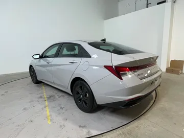 2023 Hyundai Elantra - image 10