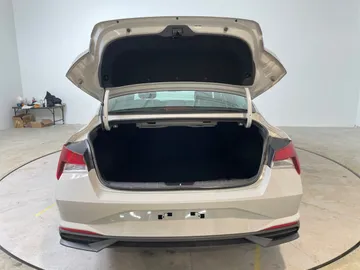 2023 Hyundai Elantra - image 12