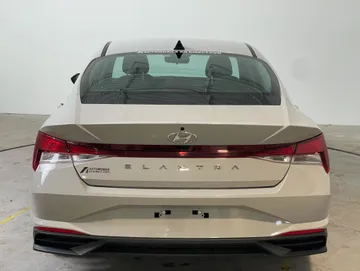 2023 Hyundai Elantra - image 11