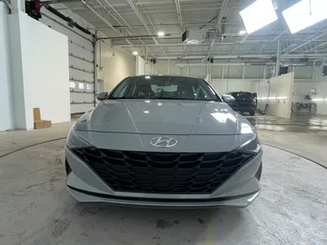 2023 Hyundai Elantra - image 8