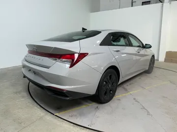 2023 Hyundai Elantra - image 13