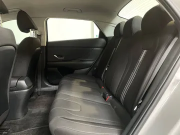 2023 Hyundai Elantra - image 14