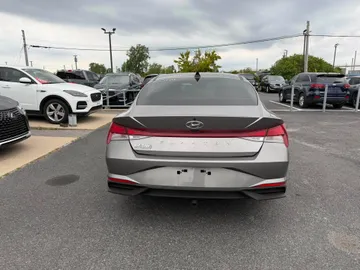 2023 Hyundai Elantra - image 6