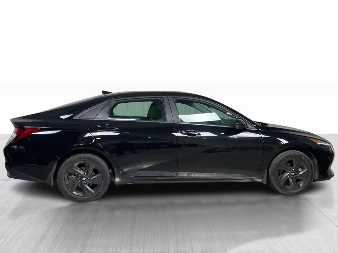 2023 Hyundai Elantra — photo 8