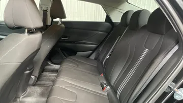 2023 Hyundai Elantra - image 12