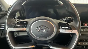 2023 Hyundai Elantra - image 17